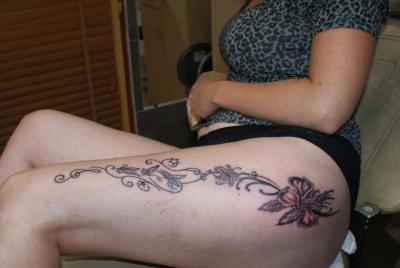 Nos ralisations - Arabesques - Tatouage Arabesque fleurs et papillons