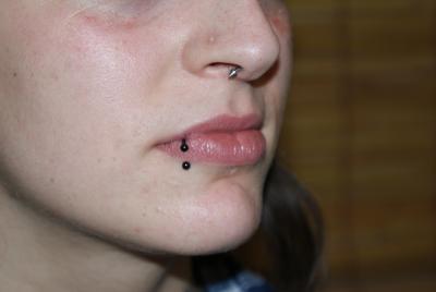 Piercing - piercings lvres - piercing lvre