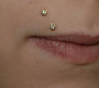 Piercing - piercings lvres - piercing lvre