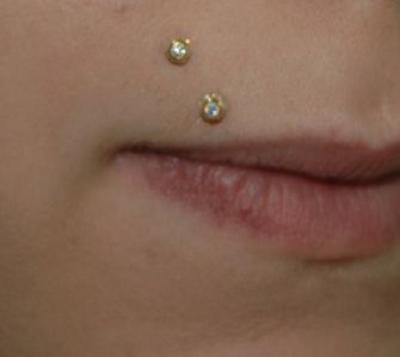 Piercing - piercings lvres - piercing lvre