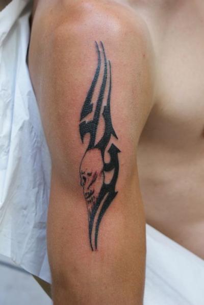 Nos ralisations - tattoo tribal - tribal avec tte de mort