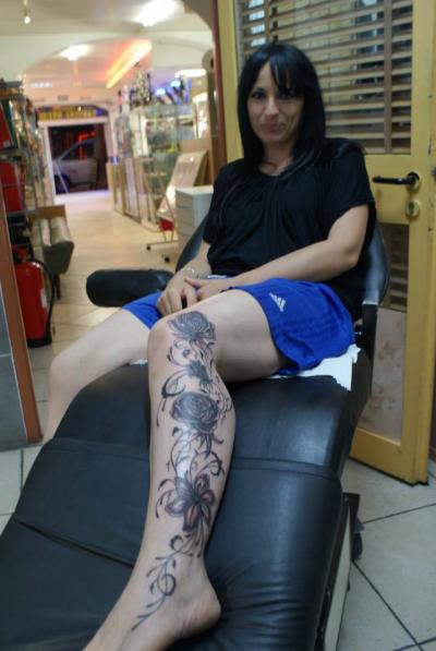 Nos ralisations - fleurs diverses - fleurs avec Arabesques  Boutique Tattoo Evolution Perpignan