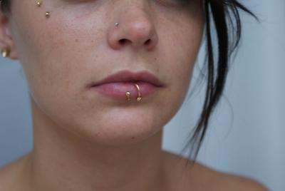 Piercing - piercings lvres - piercing lvre