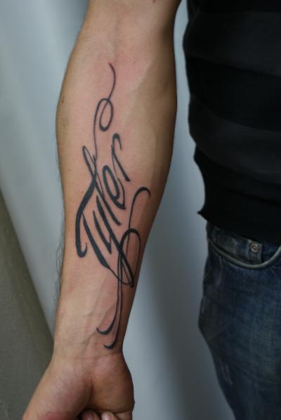 Nos ralisations - lettrages divers - Lettrages . Boutique Tattoo Evolution Perpignan