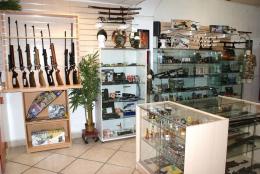 Nouvelles vitrines Armes de D�fenses.TATTOO EVOLUTION Perpignan